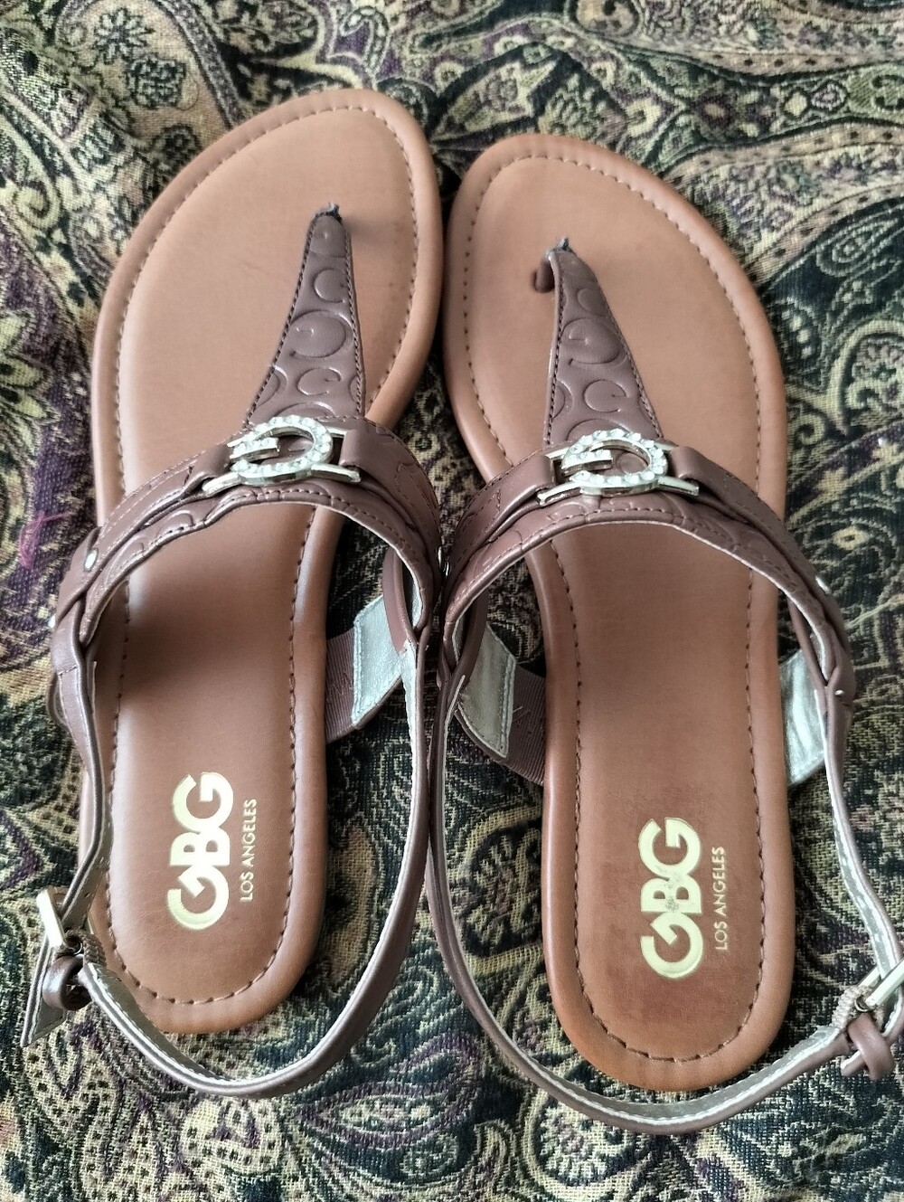 GBG Los Angeles Women's 10M GGLEEDIA-R T-Strap Thong Flat Sandals